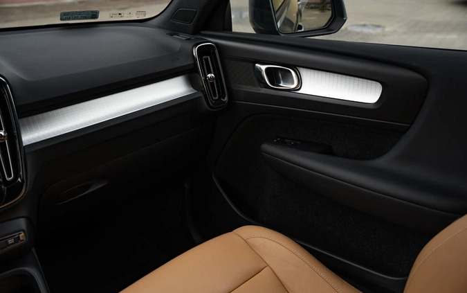 Volvo XC 40 cena 129900 przebieg: 76700, rok produkcji 2018 z Byczyna małe 781